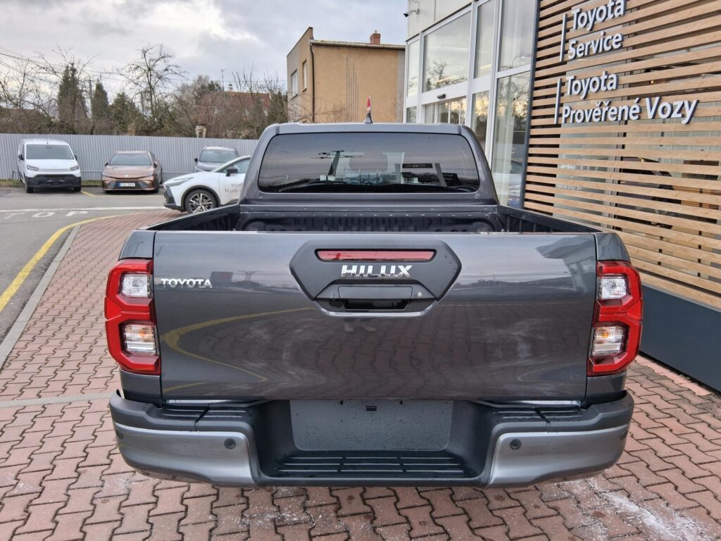 Toyota Hilux  2,8D-4D 205K INVINCIBLE