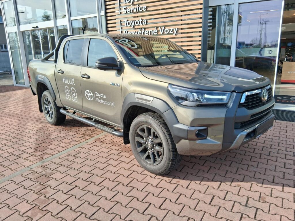 Toyota Hilux  2,8D 6AT INVINCIBLE 4X4