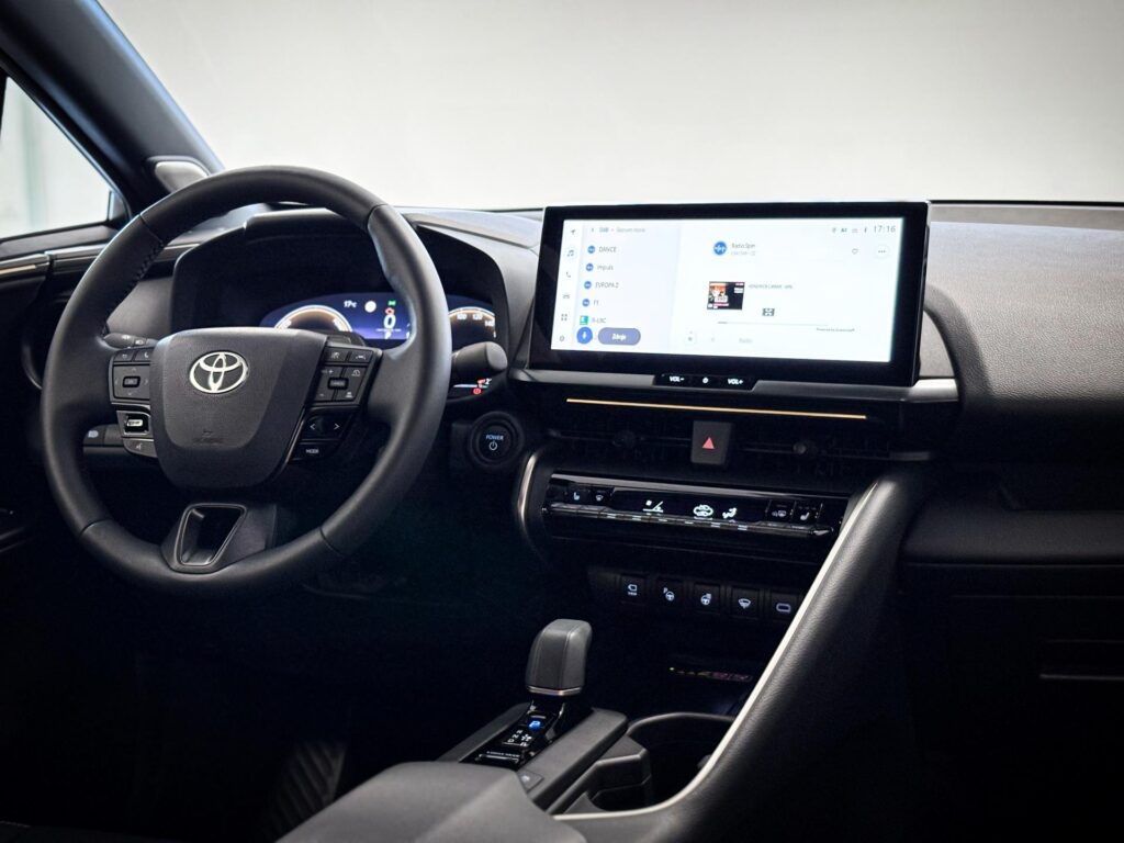 Toyota C-HR  2.0L HEV CVT Executive Premiere Edition 4×4 + ZIMNÍ KOMPLETY ZDARMA