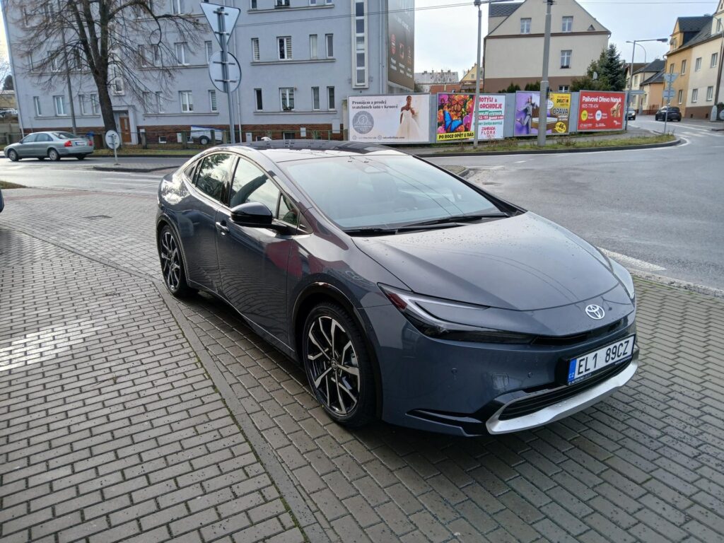 Toyota Prius  Plug-in 2.0L PHEV Executive