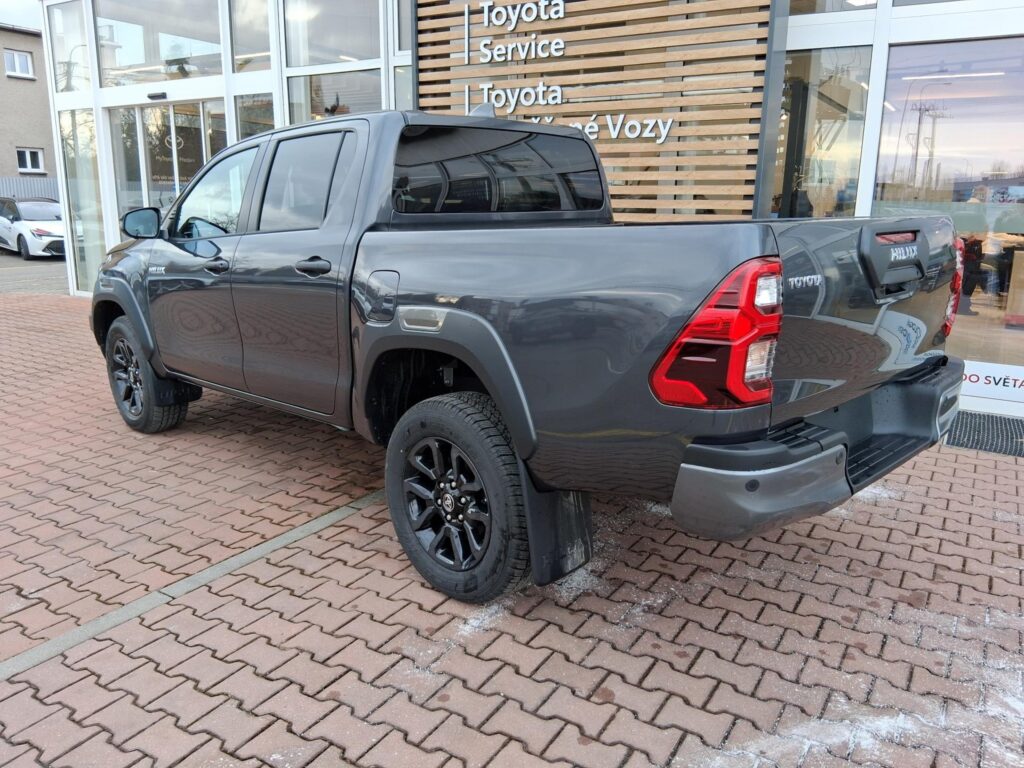 Toyota Hilux  2,8D-4D 205K INVINCIBLE