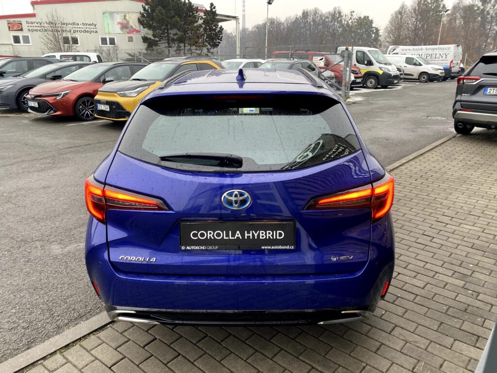 Toyota Corolla  1.8 HEV Comfort Tech + zimní kola