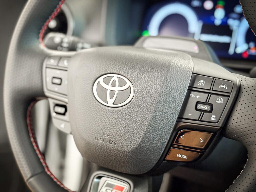 Toyota C-HR  2.0L HEV CVT GR SPORT Premiere Edition 4×4 + ZIMNÍ KOMPLETY ZDARMA