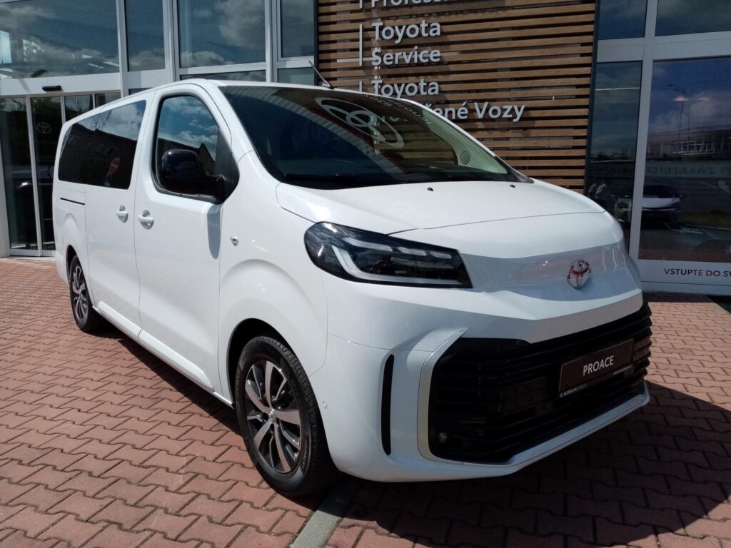 Toyota Proace Verso  2.0L Diesel 177 k 8AT FAMILY 8 MÍST