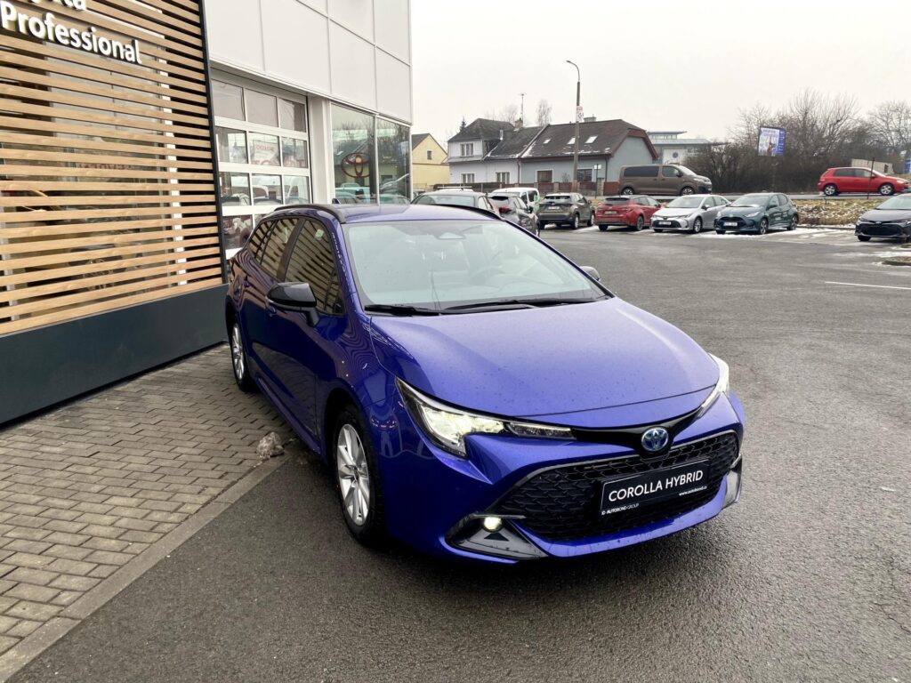 Toyota Corolla  1.8 HEV Comfort Tech + zimní kola
