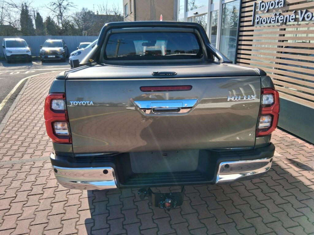 Toyota Hilux  2,8D-4D 205K EXECUTIVE - PAKET CARGO + TZ+ OBLOŽENÍ NÁK.PROSTORU