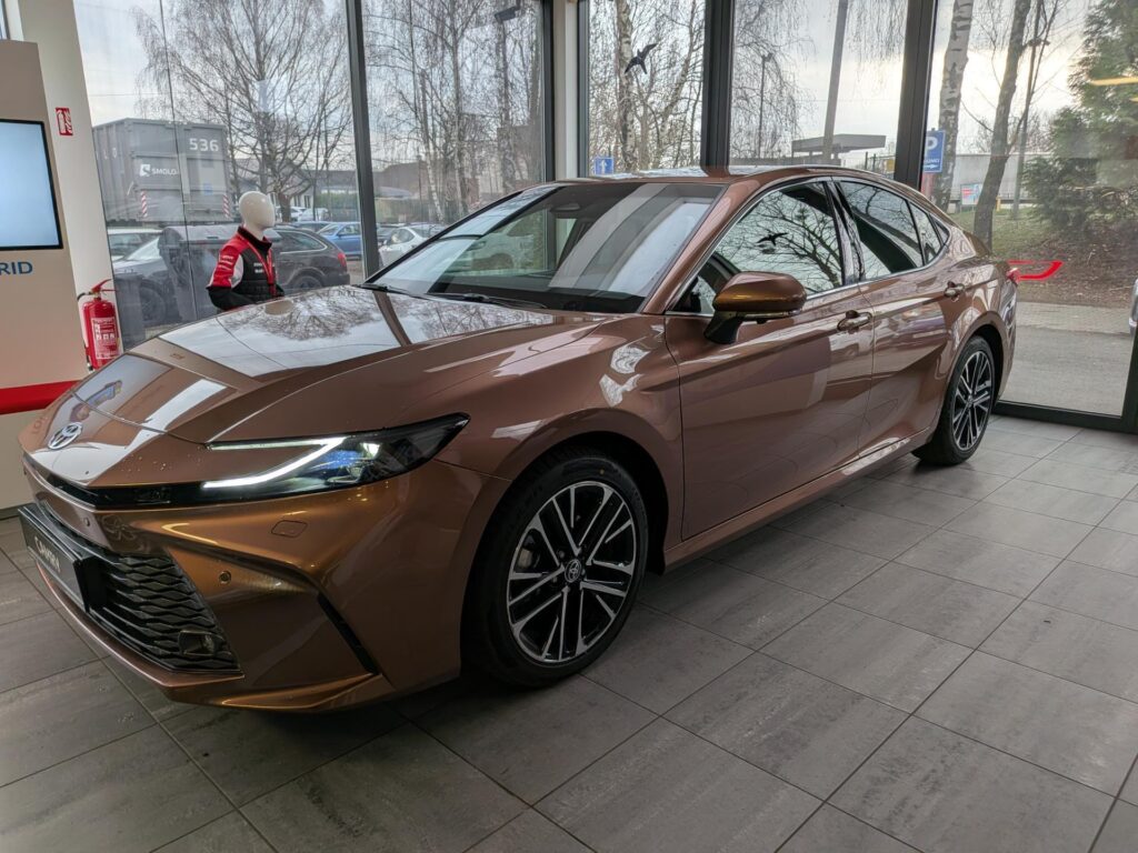Toyota Camry  Executive 2.5 Hybrid (230 k)