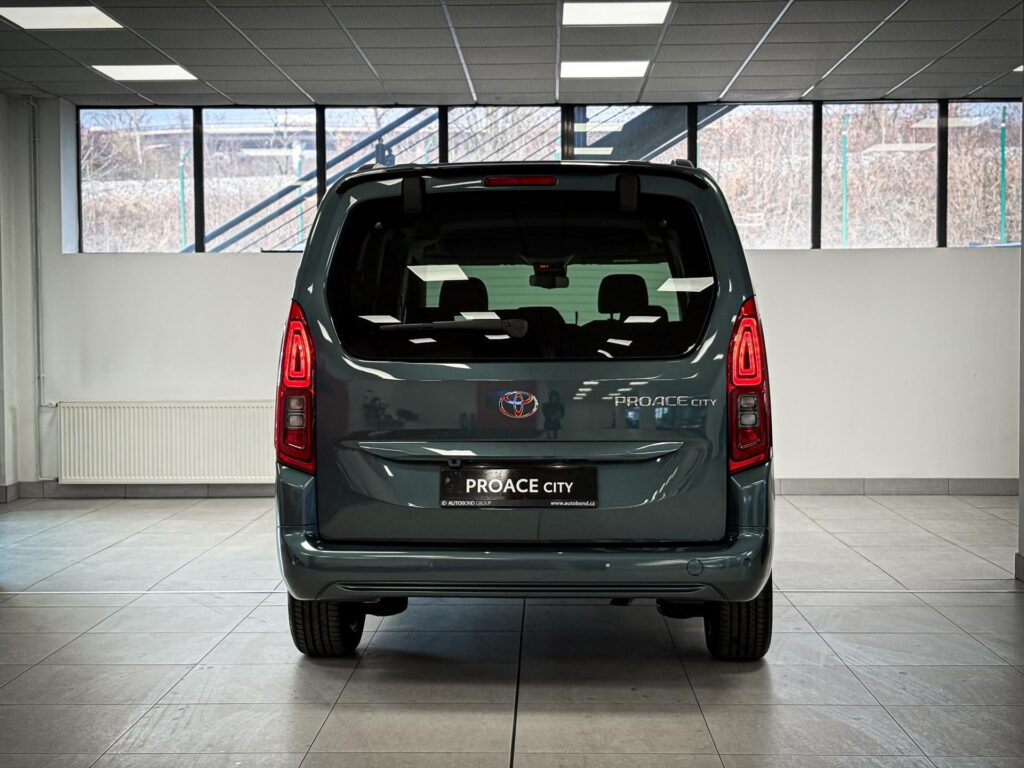 Toyota Proace City Verso  1.5D 130PS 8AT Long Family 7S