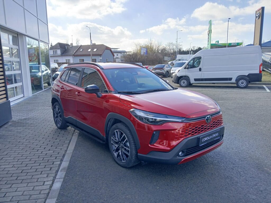 Toyota Corolla Cross  1,8 HEV STYLE zimní pneu