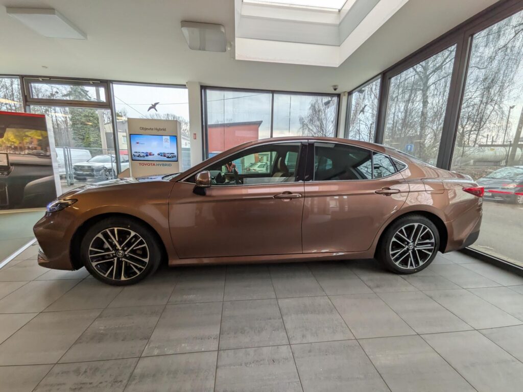 Toyota Camry  Executive 2.5 Hybrid (230 k)