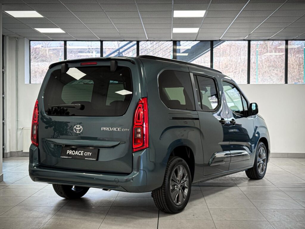 Toyota Proace City Verso  1.5D 130PS 8AT Long Family 7S