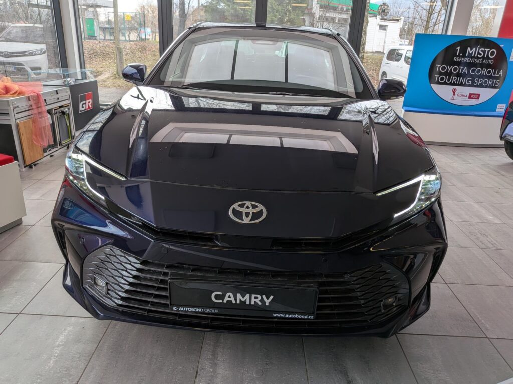 Toyota Camry  Prestige 2.5 Hybrid (230 k)