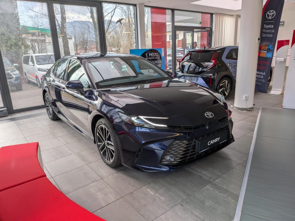 Toyota Camry  Prestige 2.5 Hybrid (230 k)