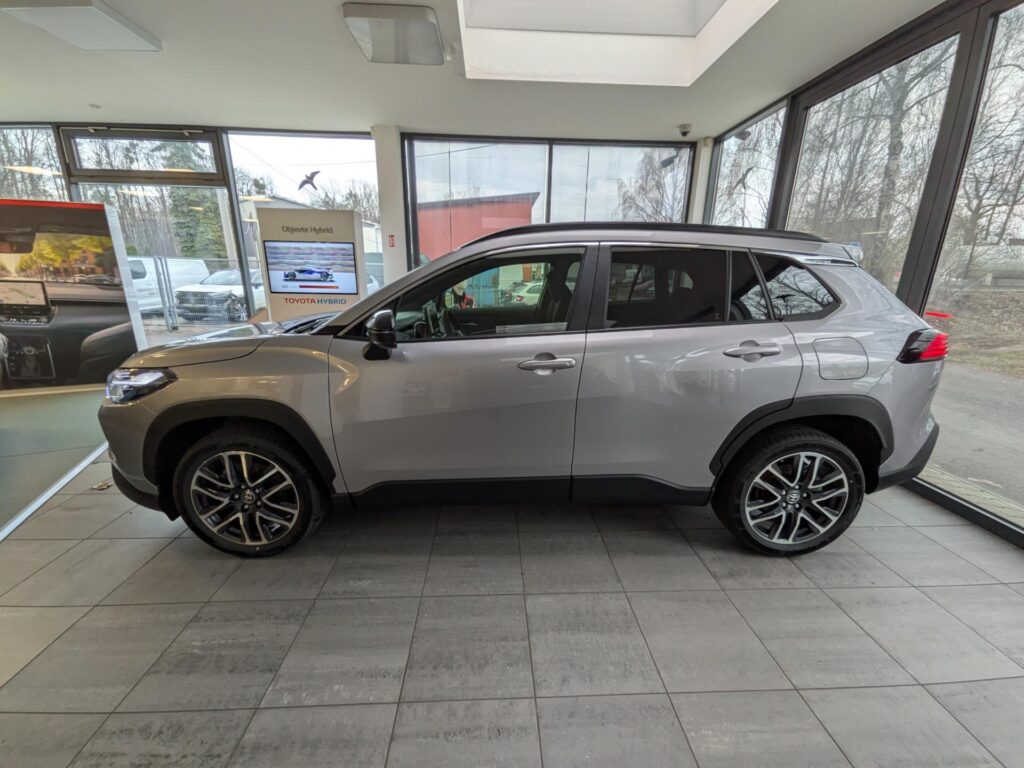 Toyota Corolla Cross  Style 1.8 Hybrid (140 k)
