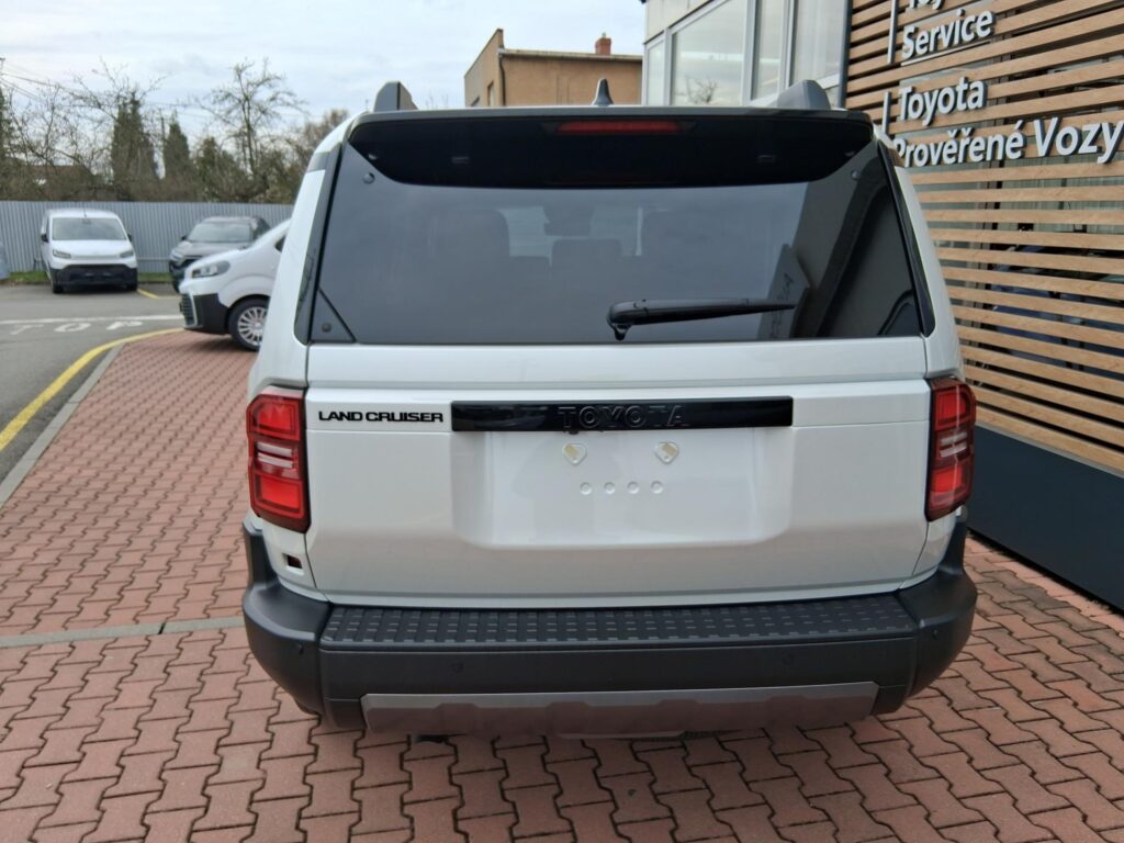 Toyota Land Cruiser  2,8 MHEV EXECUTIVE + SKYVIEW