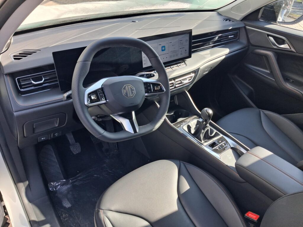 MG HS  EXCLUSIVE 1.5TGI 125kW 6MT