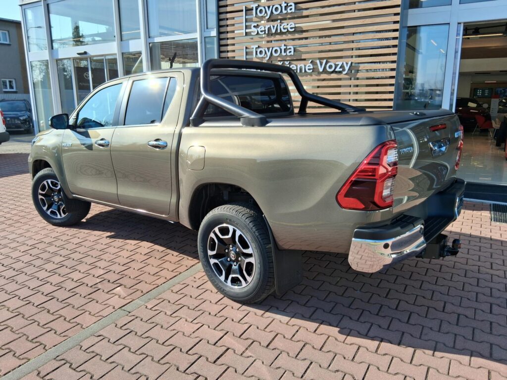 Toyota Hilux  2,8D-4D 205K EXECUTIVE - PAKET CARGO + TZ+ OBLOŽENÍ NÁK.PROSTORU