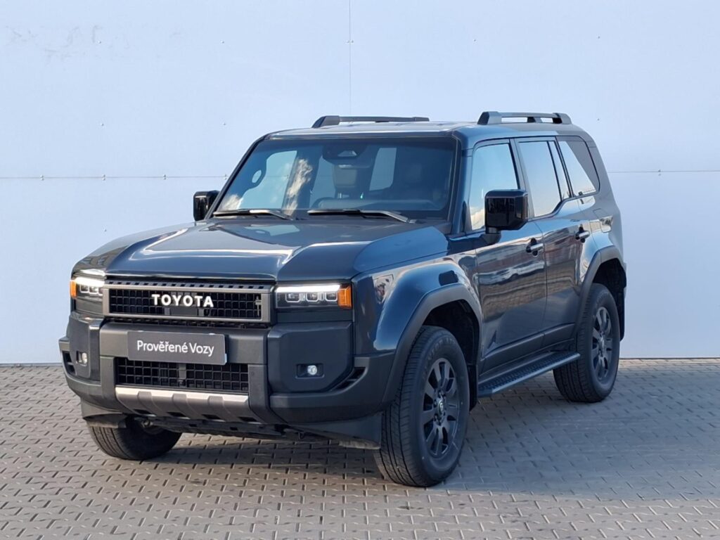 Toyota Land Cruiser  2.8 D-4D 6AT Invincible