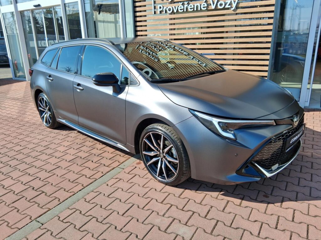 Toyota Corolla  2,0 HEV GR SPORT - MATNÁ ŠEDÁ