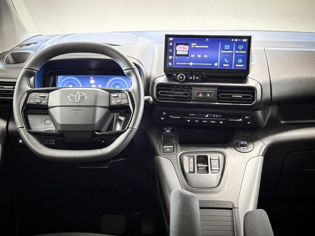 Toyota ProAce  1.5L Diesel, 6 st. (4x2), Family 7S