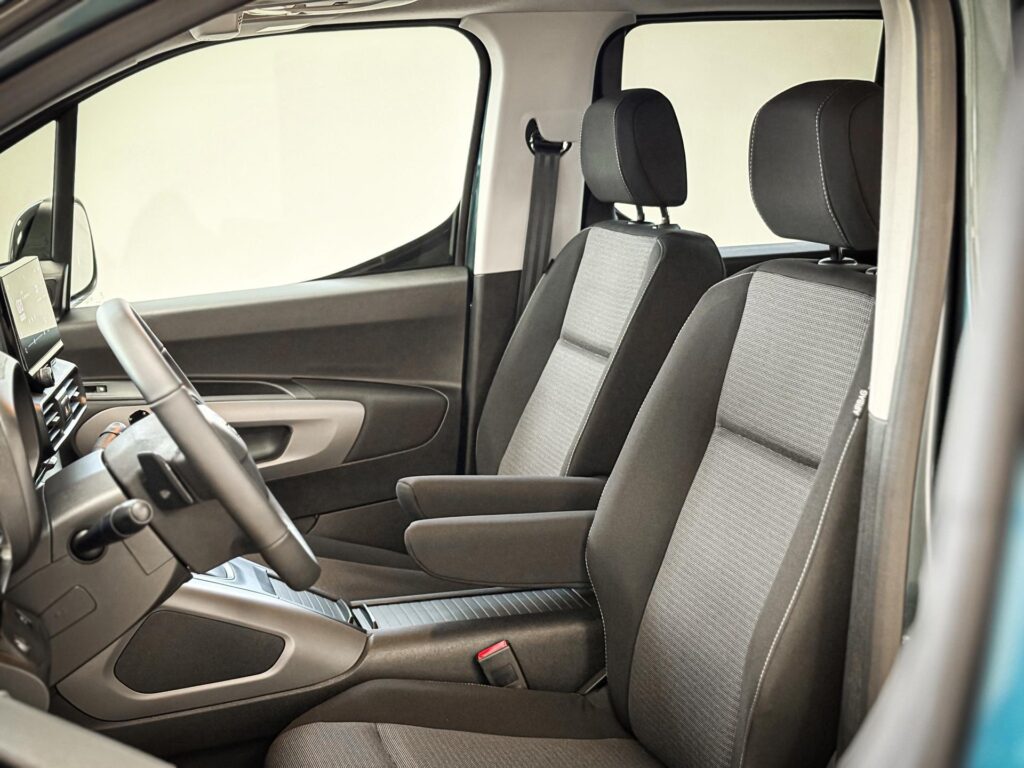 Toyota ProAce  1.5L Diesel, 6 st. (4x2), Family 7S