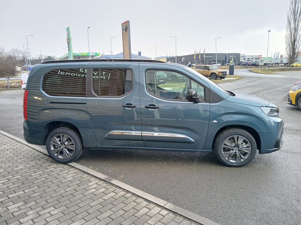 Toyota Proace City Verso  1,5 130k 6MT Family 7s