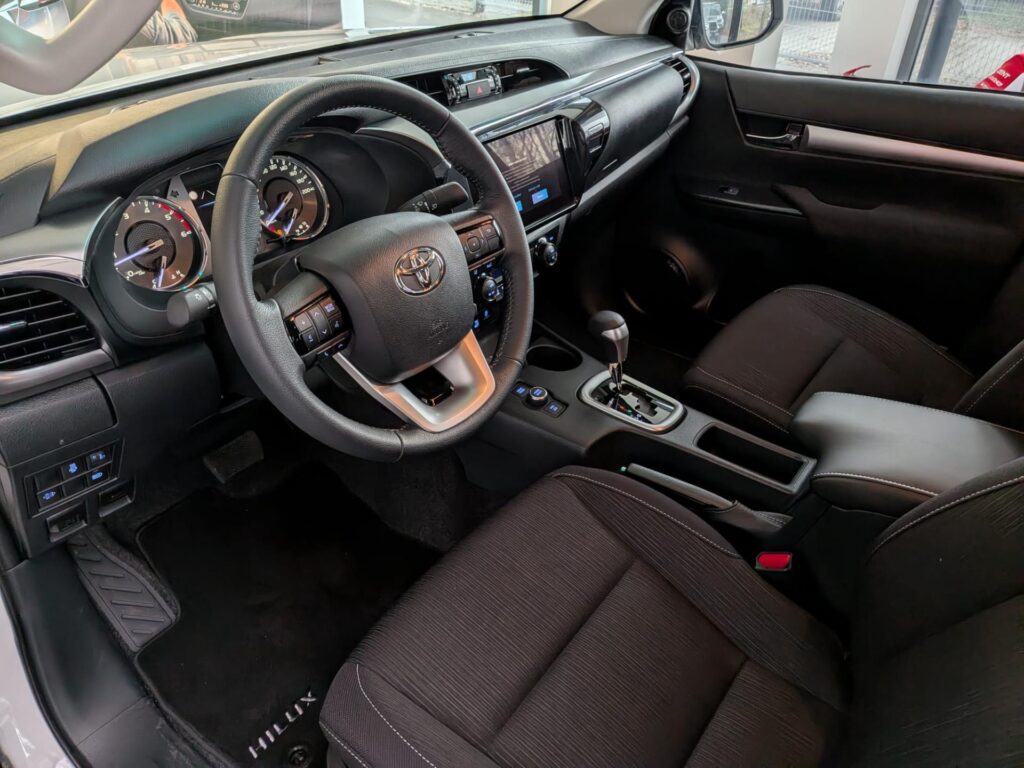 Toyota Hilux  Active Double Cab, 2,8 D-4D (204 k) + tažné zařízení a lemy blatníků