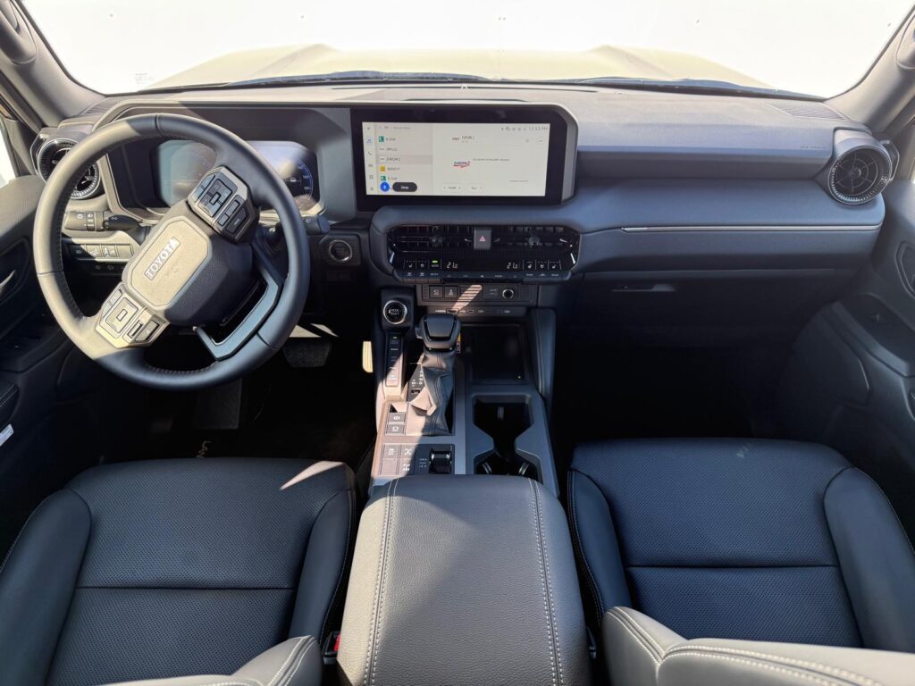 Toyota Land Cruiser  2.8 D-4D 6AT Invincible