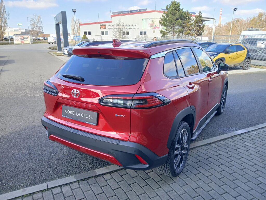 Toyota Corolla Cross  1,8 HEV STYLE zimní pneu