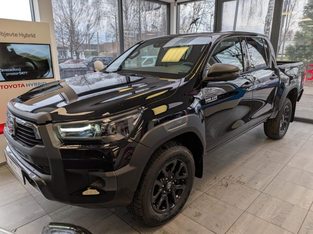 Toyota Hilux  Invincible 2,8 D-4D (204 k) 6AT