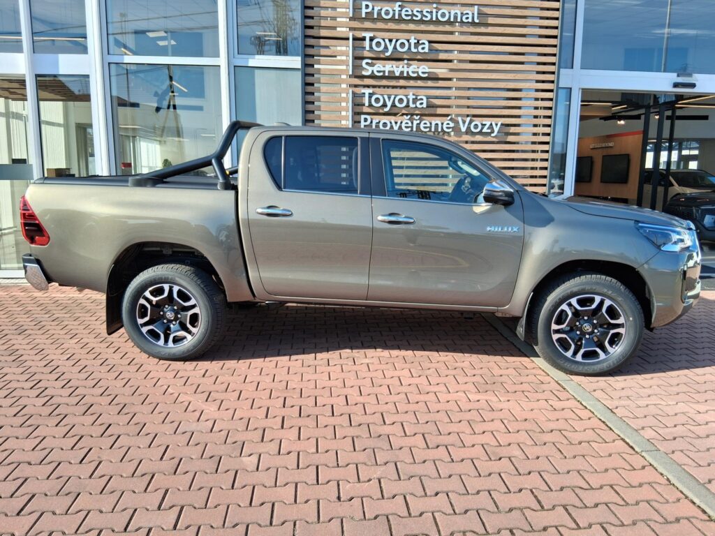 Toyota Hilux  2,8D-4D 205K EXECUTIVE - PAKET CARGO + TZ+ OBLOŽENÍ NÁK.PROSTORU