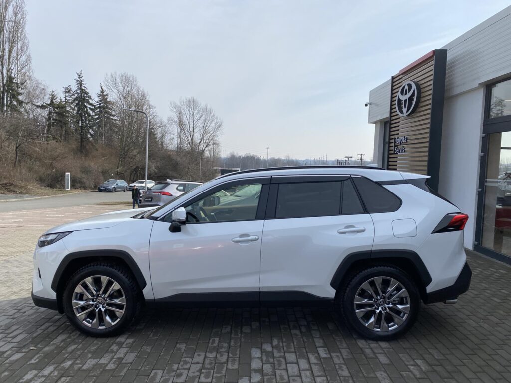 Toyota RAV4  2.5 HEV 4x4 Executive JBL + tažné