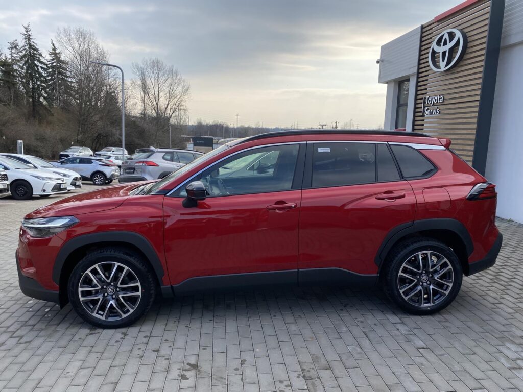 Toyota Corolla Cross  1.8 HEV STYLE + zimní kola