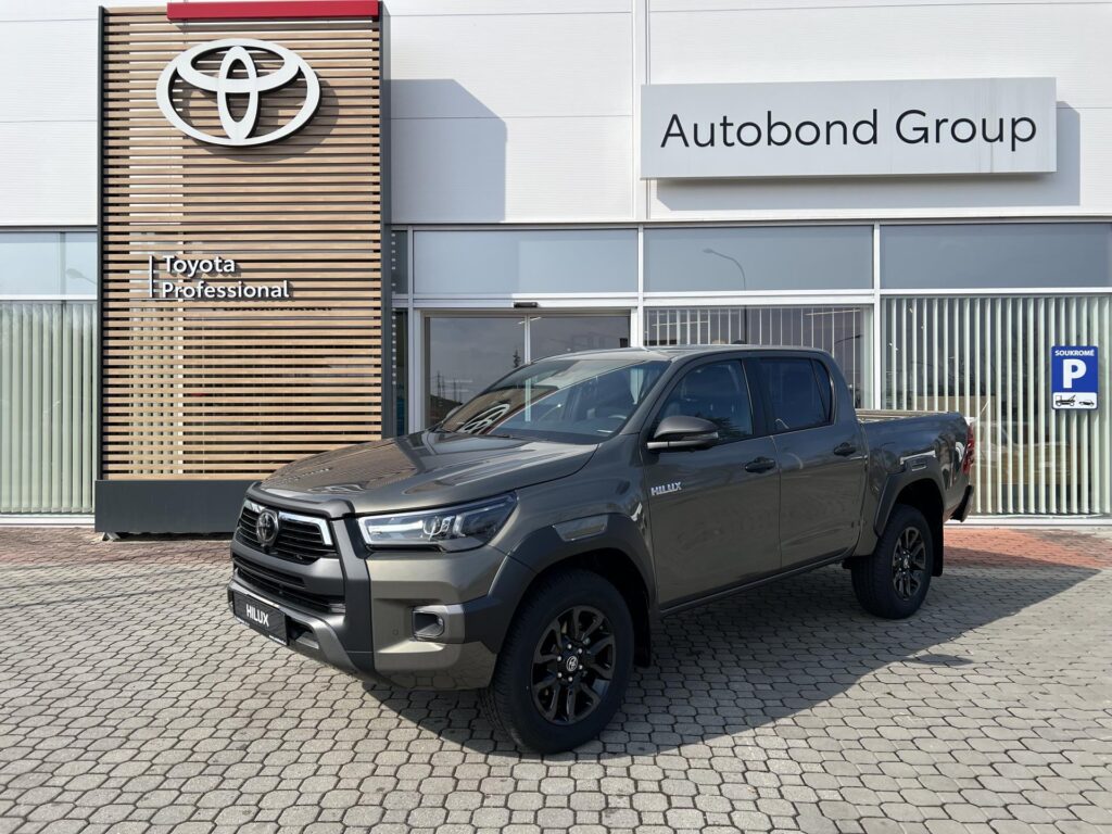 Toyota Hilux  2.8D 6AT Invincible 4x4 + tažné zařízení