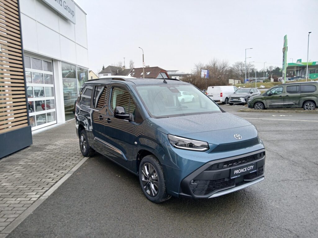 Toyota Proace City Verso  1,5 130k 6MT Family 7s