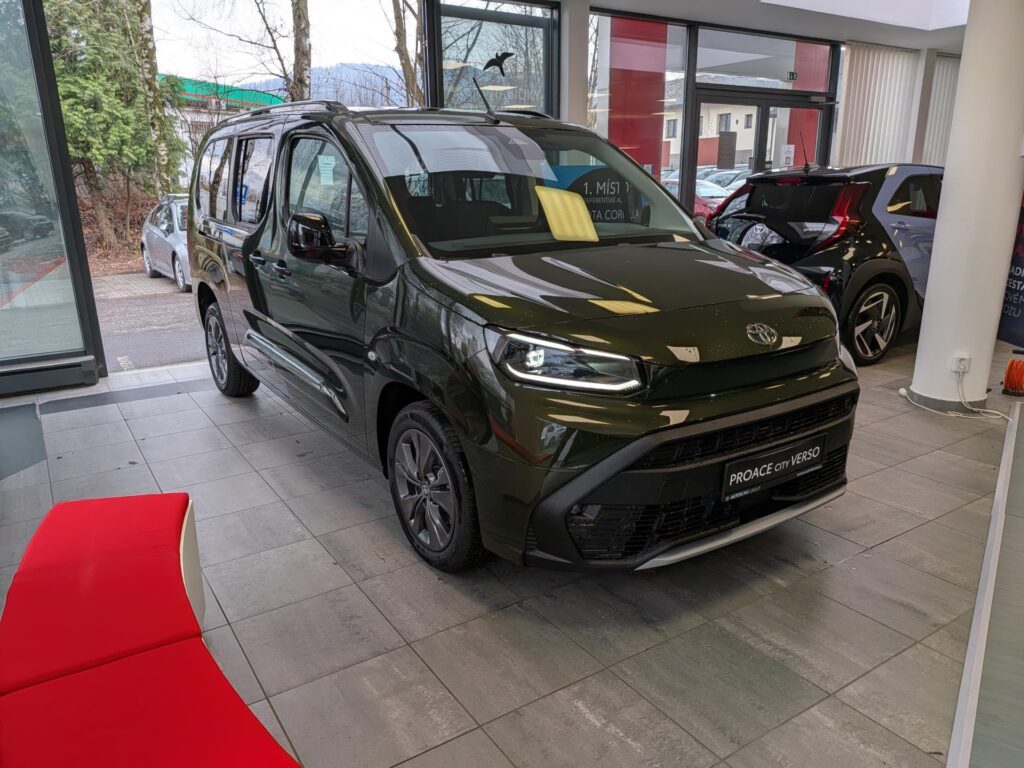 Toyota ProAce  Family 7S 5D - Passenger LWB, 1.5L Diesel (130 hp) 8AT