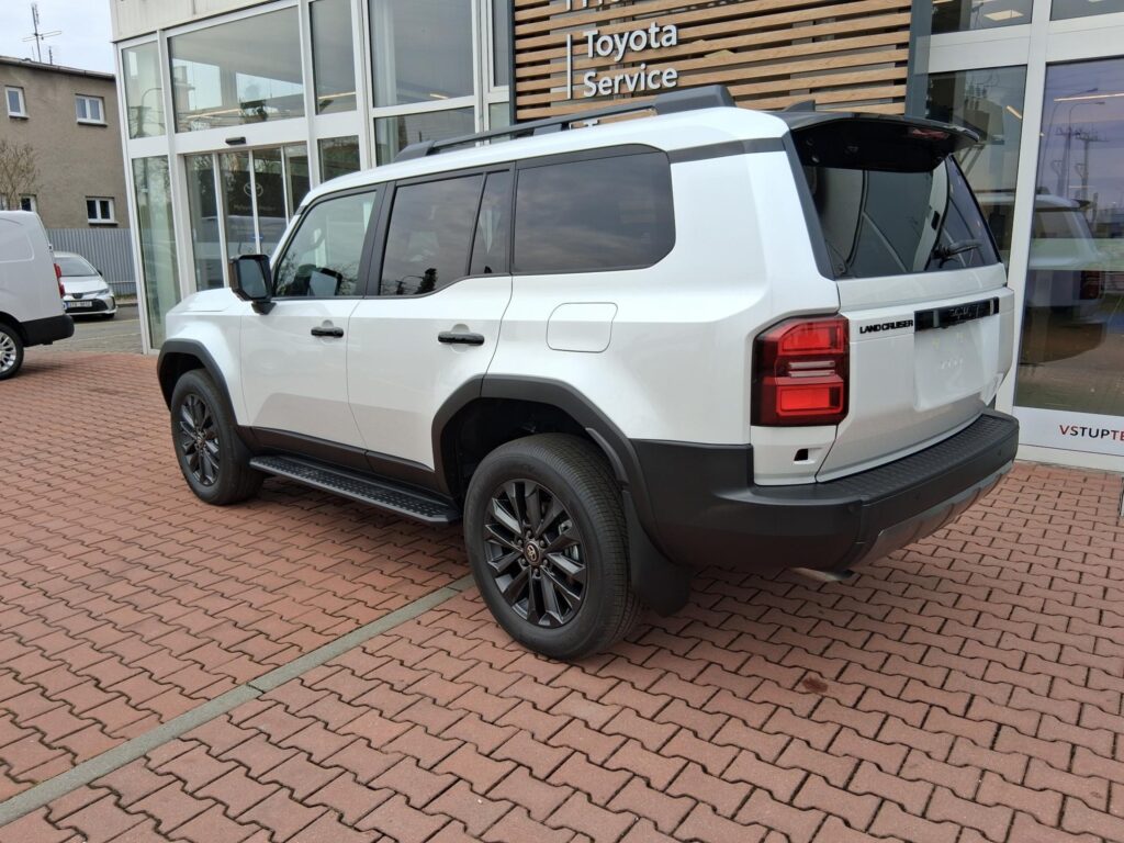 Toyota Land Cruiser  2,8 MHEV EXECUTIVE + SKYVIEW