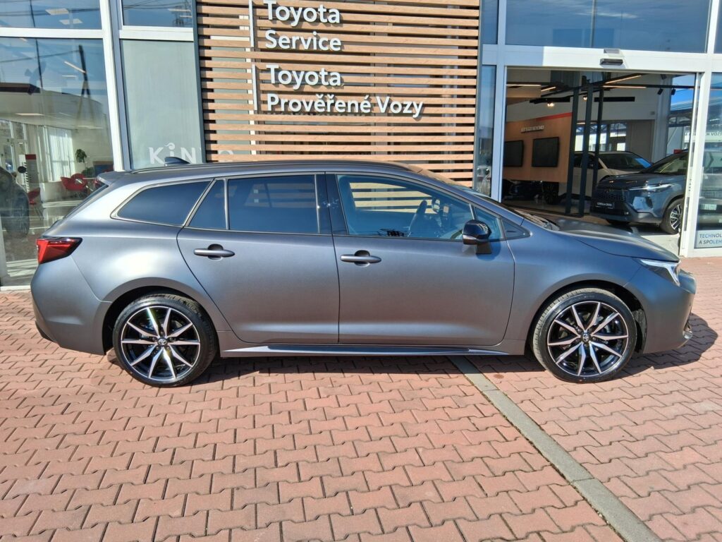 Toyota Corolla  2,0 HEV GR SPORT - MATNÁ ŠEDÁ