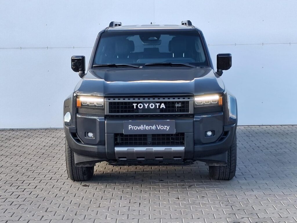 Toyota Land Cruiser  2.8 D-4D 6AT Invincible