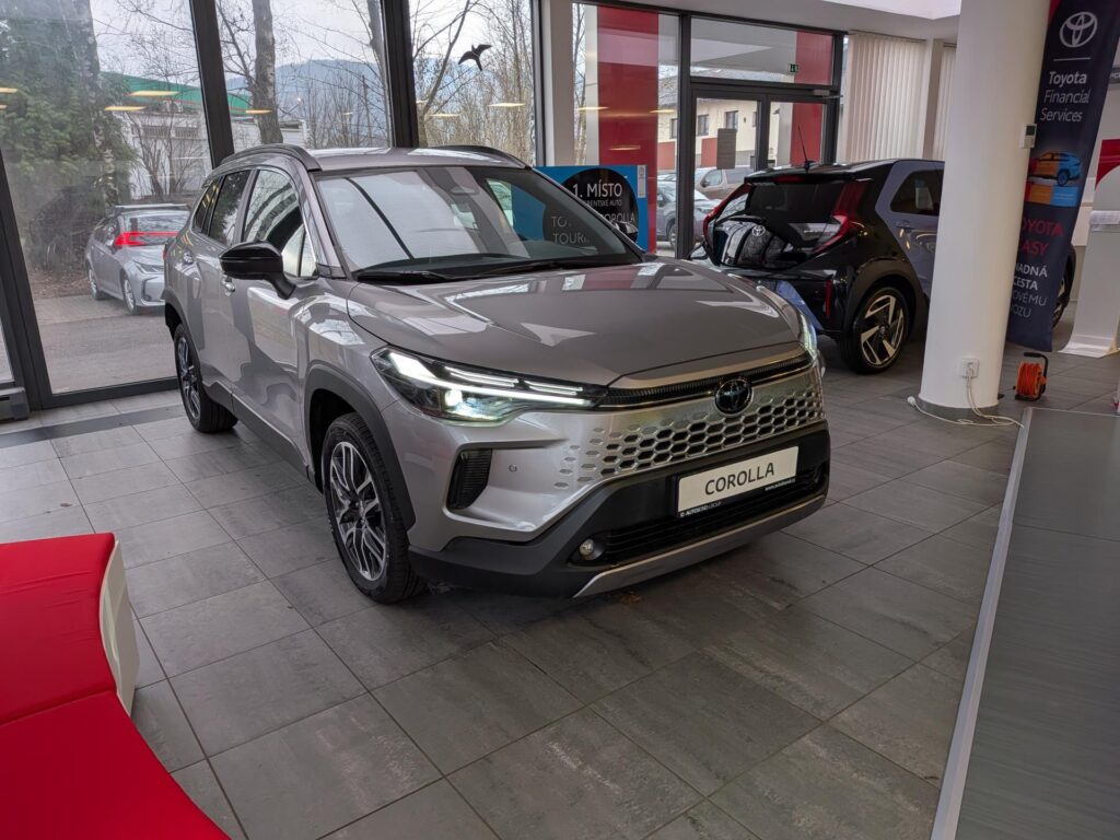 Toyota Corolla Cross  Style 1.8 Hybrid (140 k)