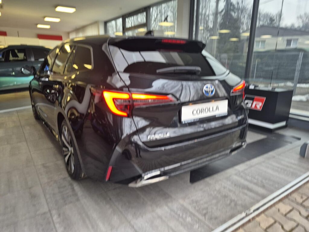 Toyota Corolla  Style 1.8 Hybrid (140 k)