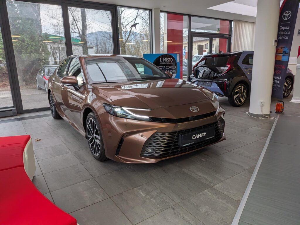 Toyota Camry  Executive 2.5 Hybrid (230 k)