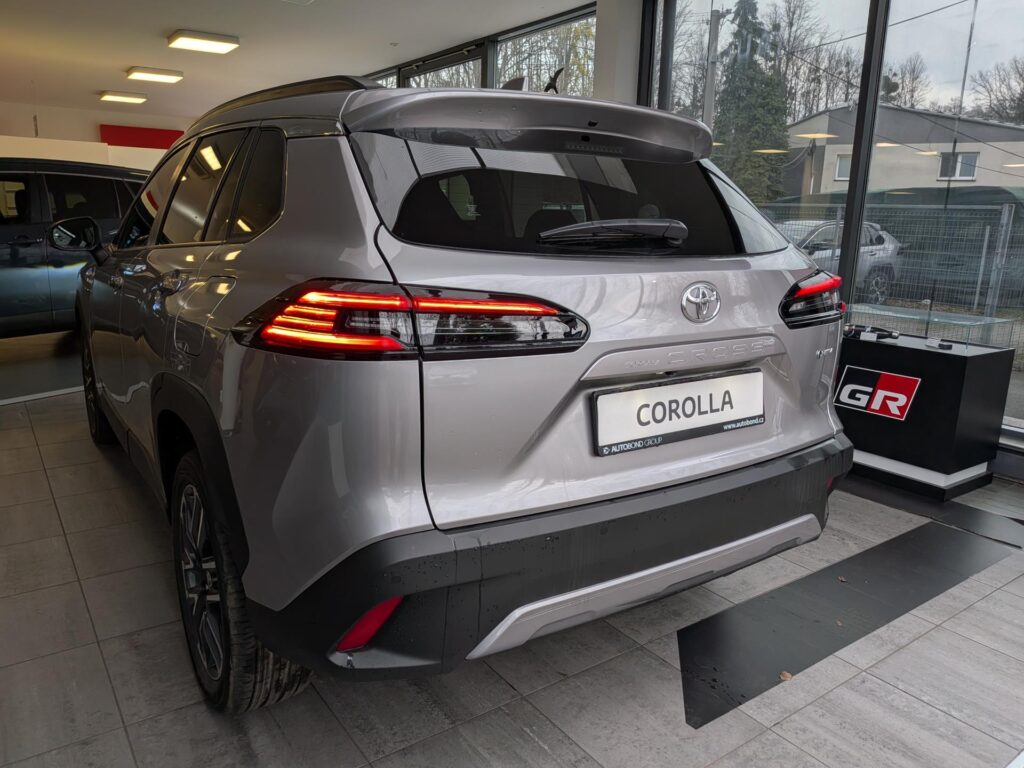 Toyota Corolla Cross  Style 1.8 Hybrid (140 k)