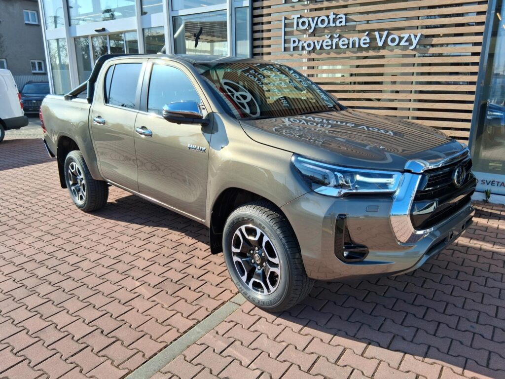 Toyota Hilux  2,8D-4D 205K EXECUTIVE - PAKET CARGO + TZ+ OBLOŽENÍ NÁK.PROSTORU