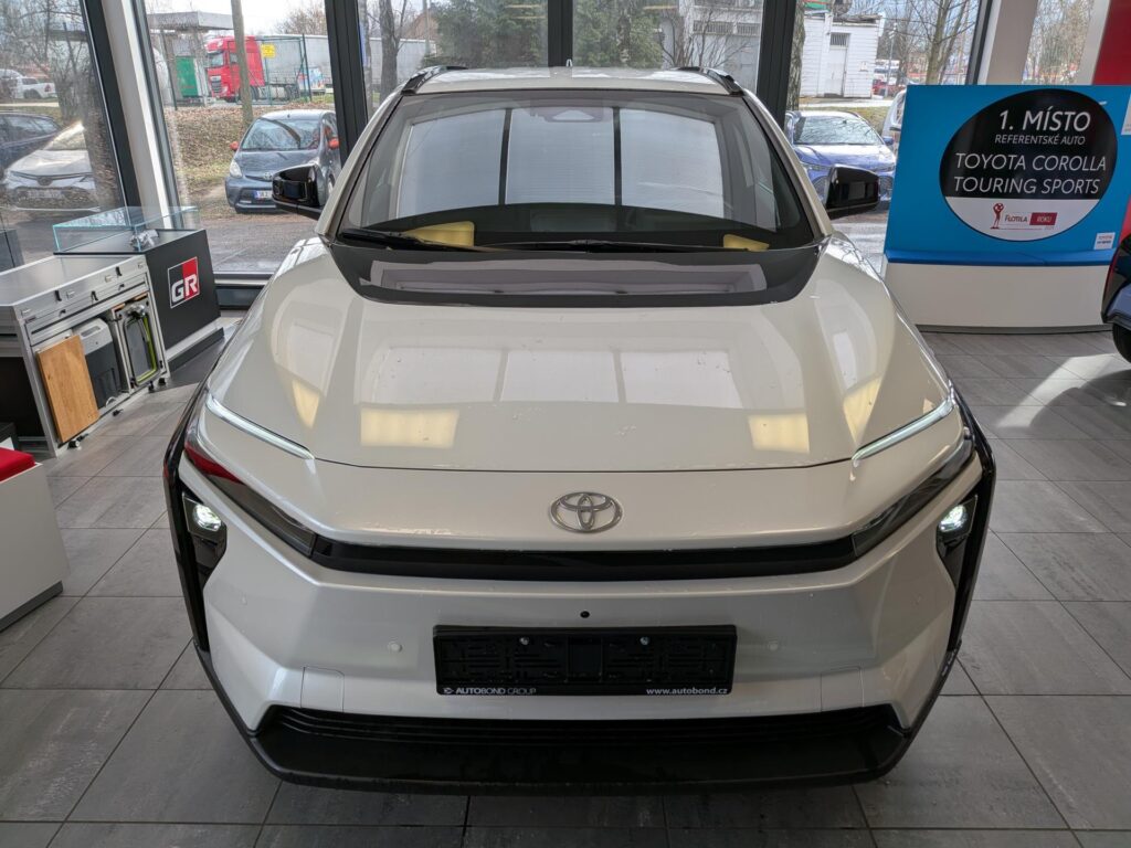 Toyota bZ4X  Executive 4x4 Elektromotor (343 koní), akumulátor 73,1 kWh