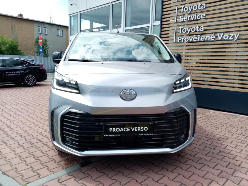 Toyota Proace Verso  2.0L Diesel 177 8AT 4x2 VIP 7 MÍST