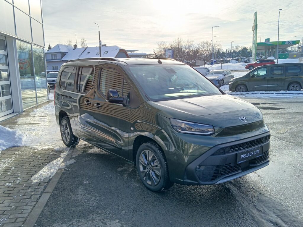 Toyota Proace City Verso  1,5D 160k 6MT Family 7s