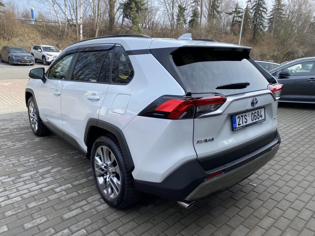 Toyota RAV4  2.5 HEV 4x4 Executive JBL + tažné