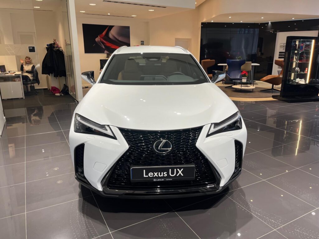 Lexus UX 300h  F Sport Desing