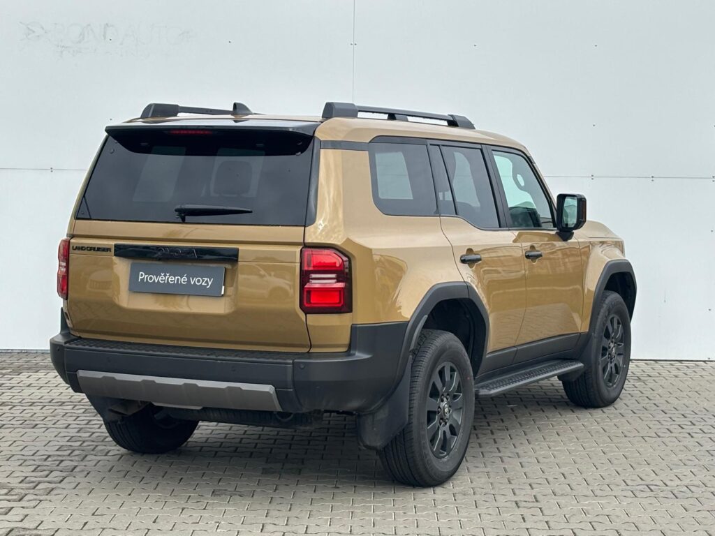 Toyota Land Cruiser  2.8 D-4D 6AT Invincible